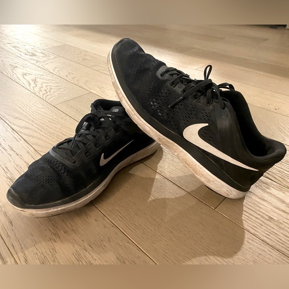 Nike Running Shoes - Picture 2 of 2